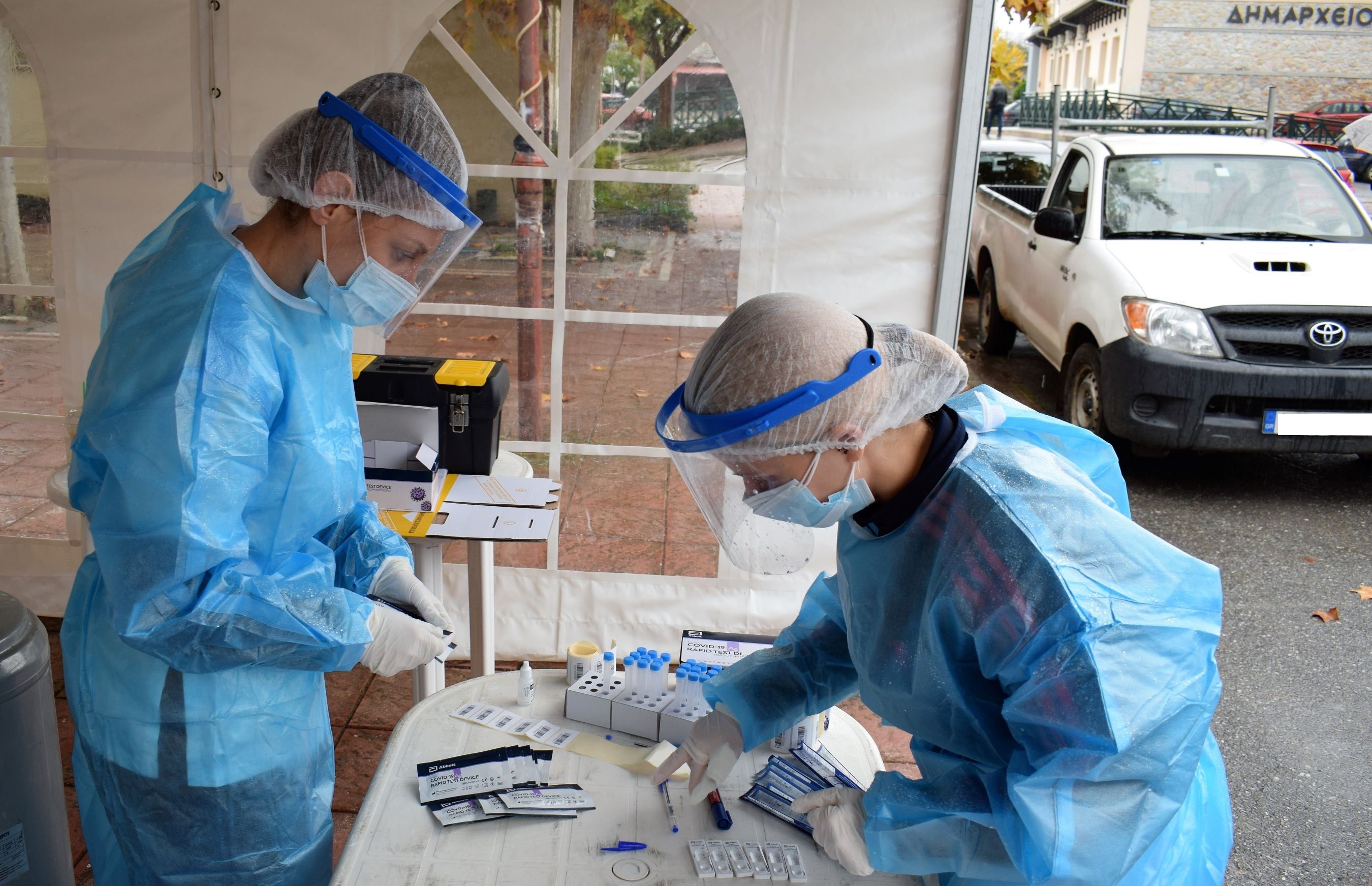 Τέσσερα θετικά δείγματα στα 402 rapid tests